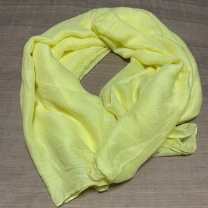 Wide yellow scarf